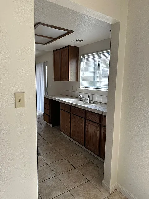 4 bed, 2.5 bath, 1645 sqft, $2,950 — Photo 4