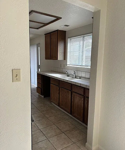 2718 Birchwood Ct — Photo 4
