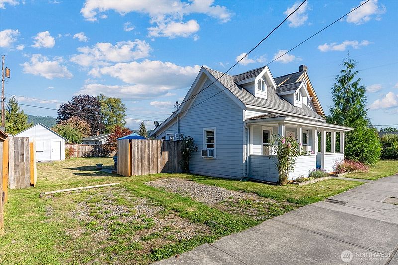 5th image of 336 3rd Avenue SW