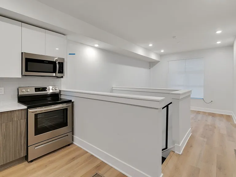 1723 Memorial Ave — Photo 11