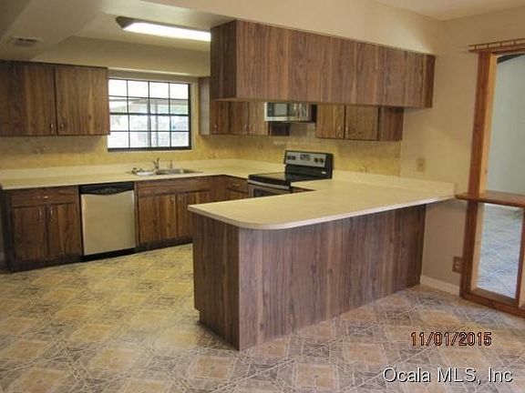 Kitchen wBreakfast Bar