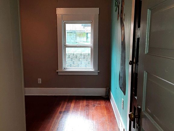 5th image of 2316 Tacoma Ave S