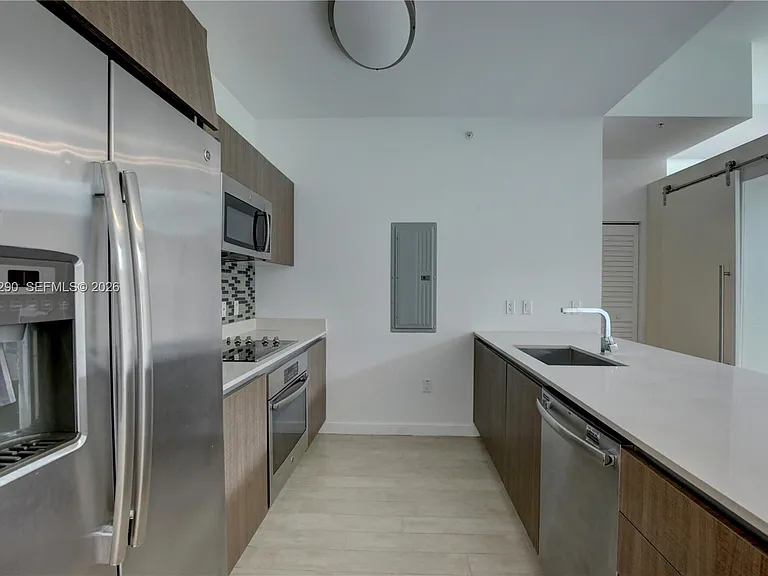 1600 SW 1st Ave #Townhouse 09 — Photo 2