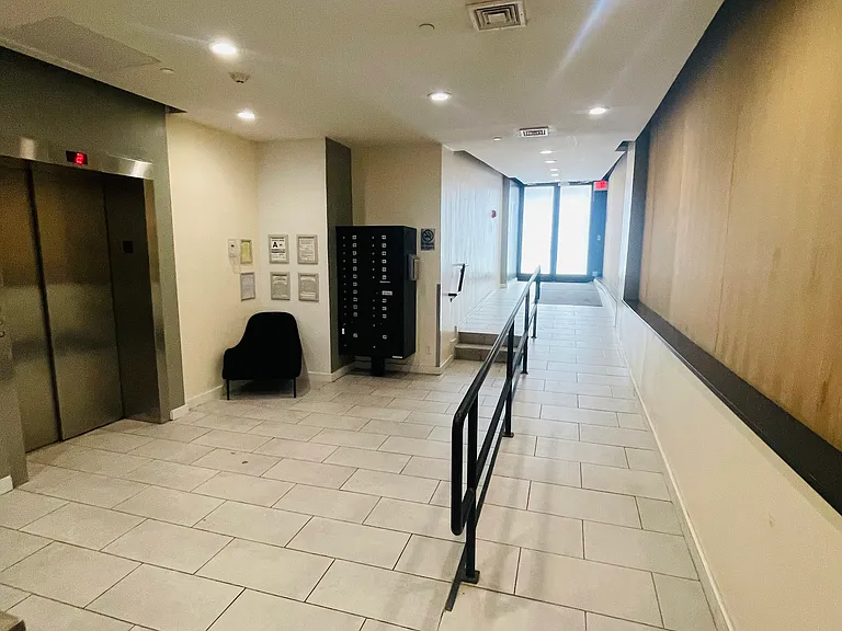 293 Hawthorne St #2B — Photo 13