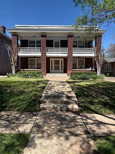 121 NW 20th St Photo 1