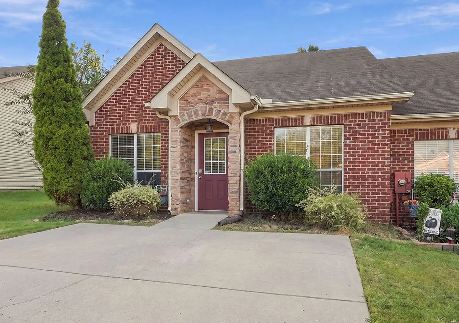 Neat and clean 2 bedroom town home home in Bessemer — Photo 1