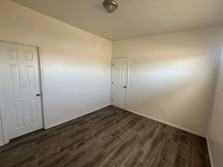 P170 — Photo 29