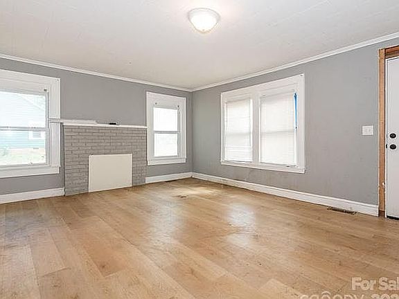 4th image of 420 Coggins Ave