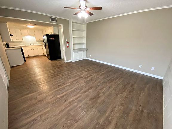 3rd image of 419 Clarence St #1