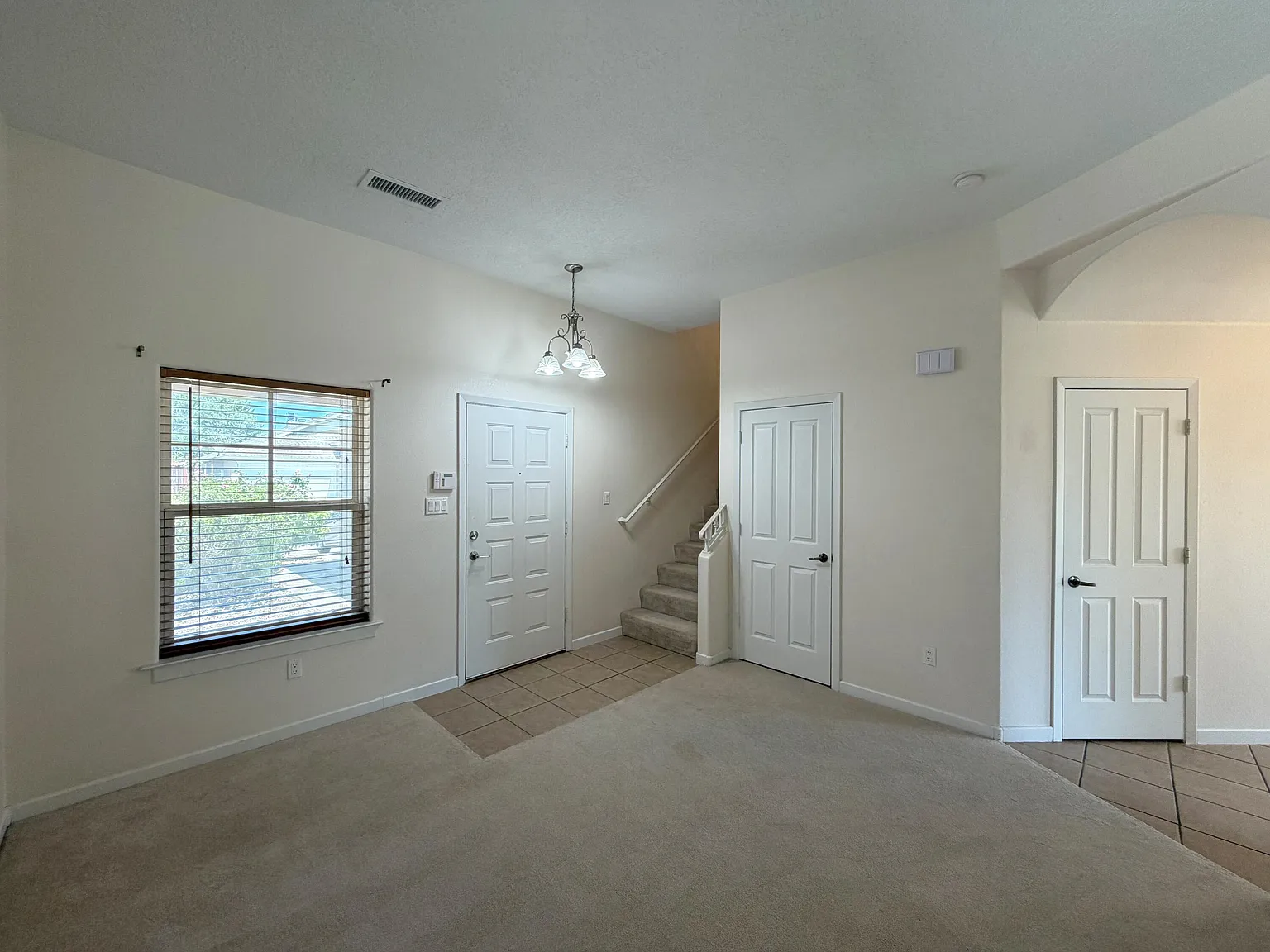 5 bed, 3.0 bath, 2664 sqft, $2,800 — Photo 4