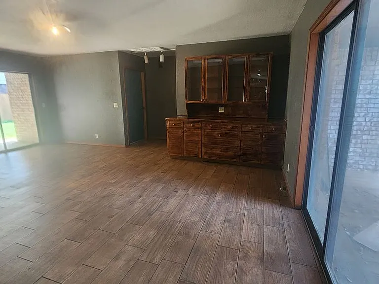 1811 Brookside Dr — Photo 4