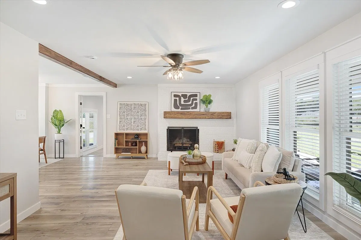 4 bed, 2051 sqft, $2,350 — Photo 3
