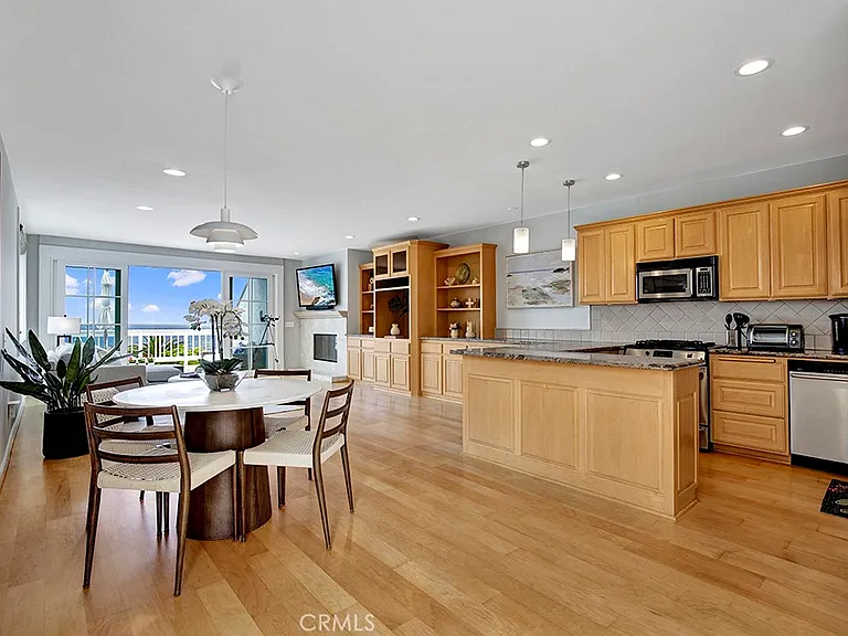 708 Cliff Dr — Photo 12