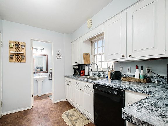 4th image of 1222 Woodland Ave