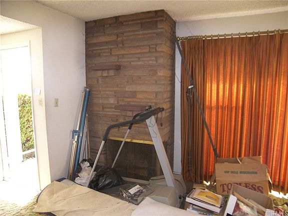 3rd image of 960 W Bonnie Brae Ct