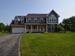 9 Castlerea Ct, Cary, IL 60013