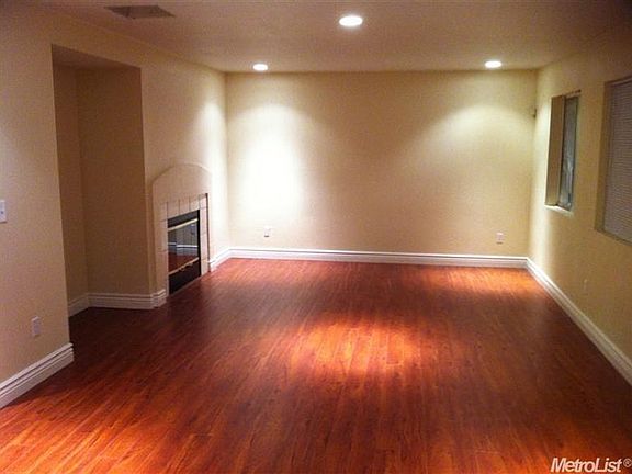 5th image of 1014 Boardwalk Dr