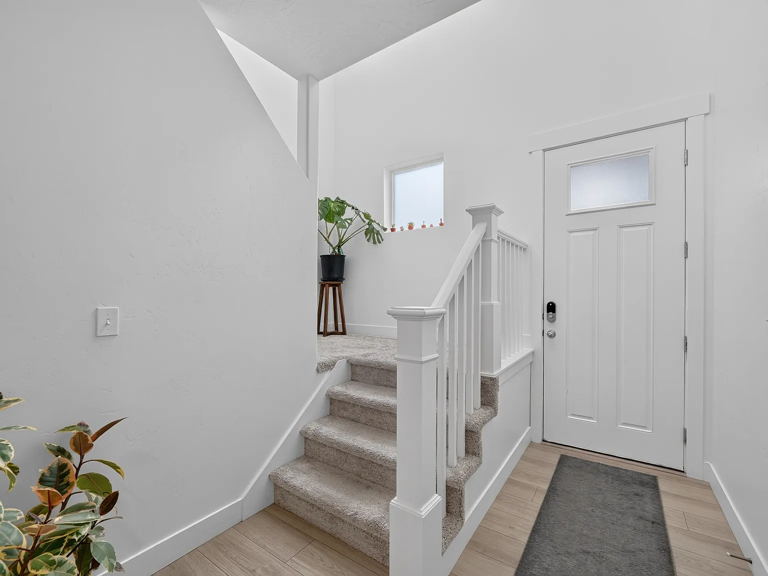 3 bed, 2.5 bath, 1937 sqft, $2,300 — Photo 4