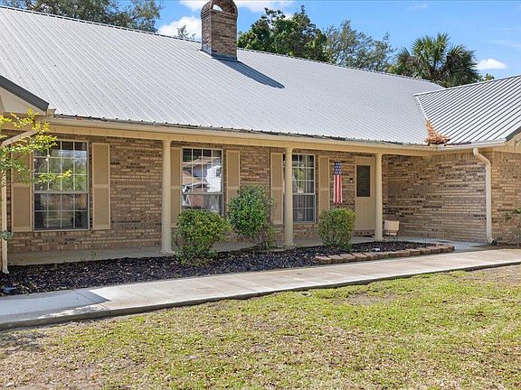 3rd image of 121 Edwards Ln