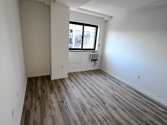 4th image of 27-35 21st St #8L