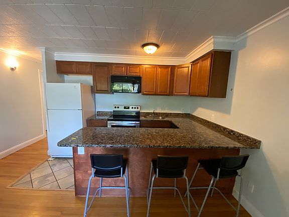 2nd image of 911 Oakland Ave APT 5