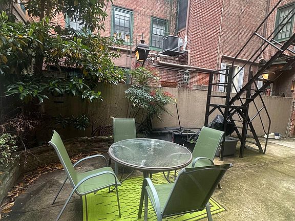 2nd image of 910 Clinton St APT 1R