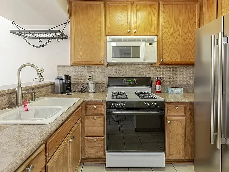 5325 Newcastle Ave — Photo 5