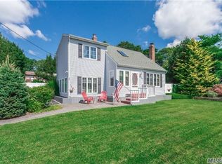 129 Bonaparte Ave, Islip, NY 11751