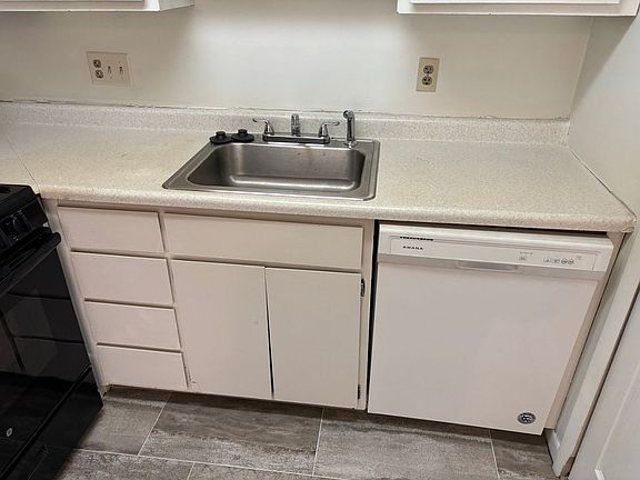 3rd image of 6231 Lincolnshire Ct SE #17