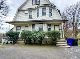 11 Soundview Ave APT D, Fairfield, CT 06825