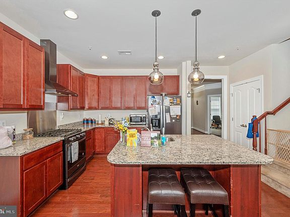 5th image of 20236 Huntington Ct