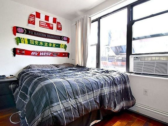 3rd image of 134 Allen St APT 5