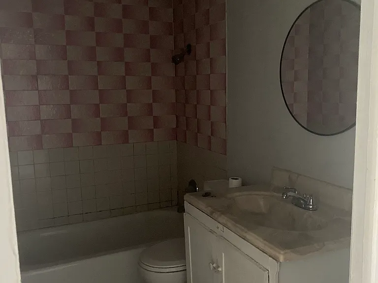 809 W 24th St — Photo 10