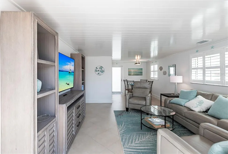 1 bed, 10.0 bath, 728 sqft, $7,470 — Photo 3