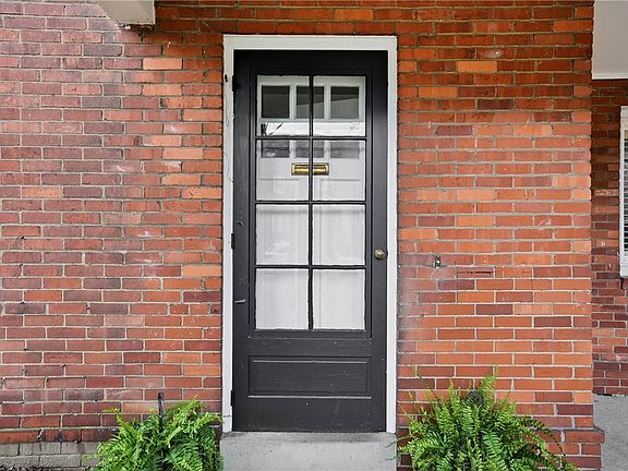 4th image of 130 Yorkshire Dr