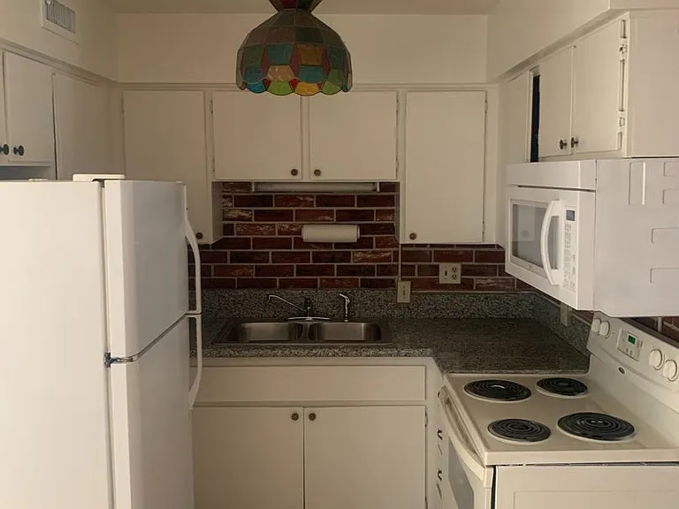 605 S Royal Crest Cir #15 — Photo 2