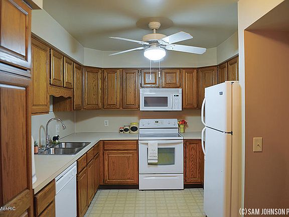 4th image of 669 Amberwood Dr SW #15