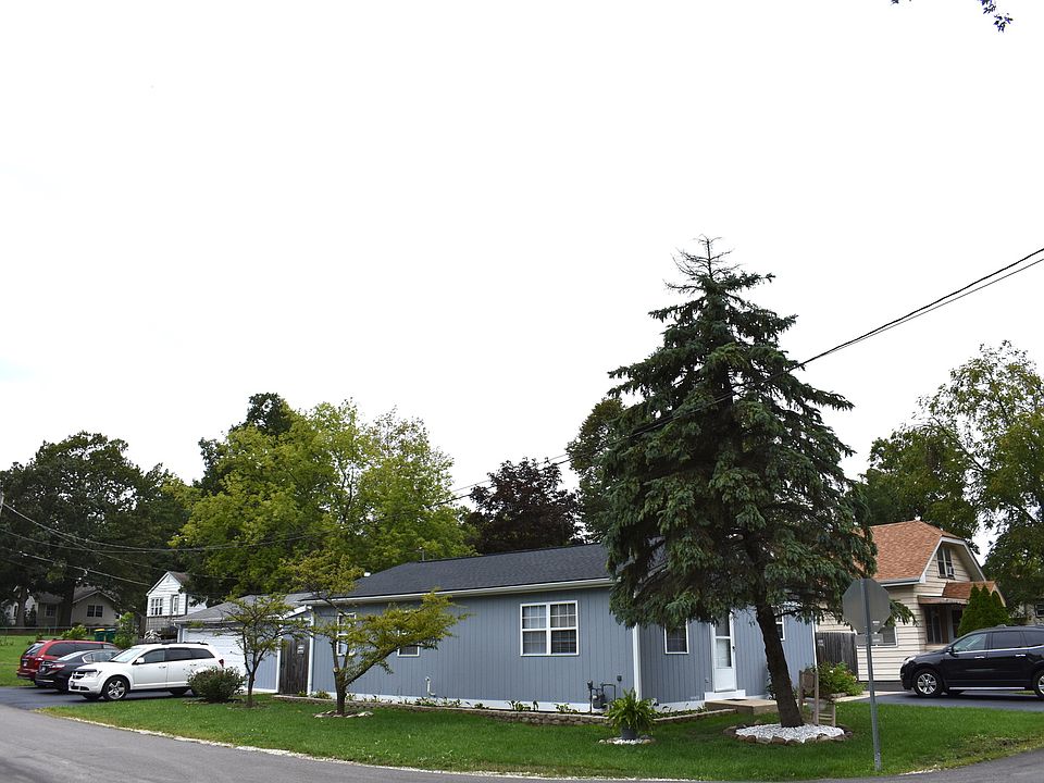 1st image of 33536 N Evergreen Dr