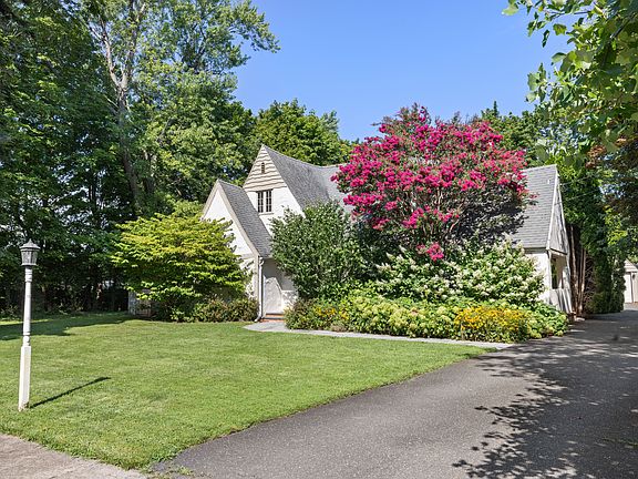 3rd image of 30 Merritts Pond Rd