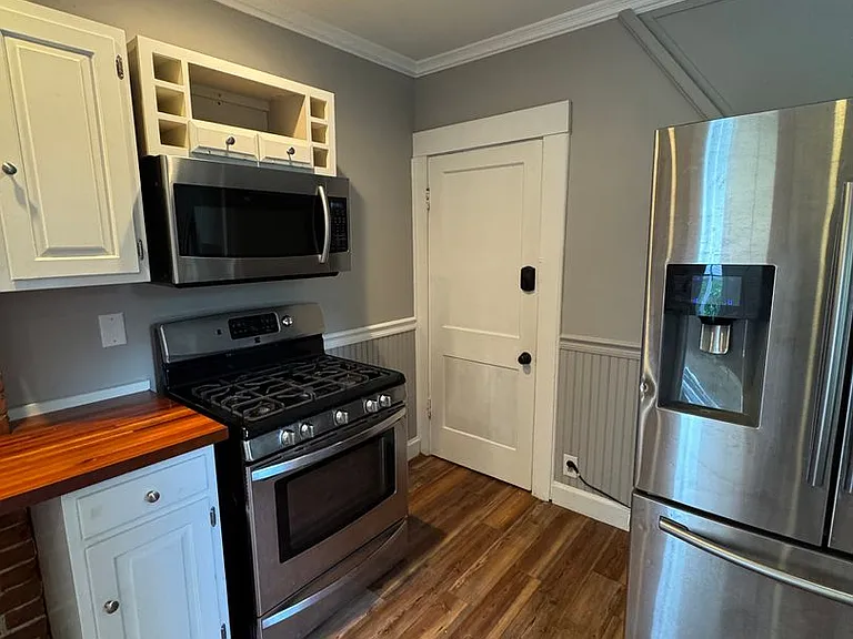 136-138 Washington St #138 — Photo 13
