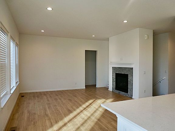 4th image of 434 Buckskin Rd