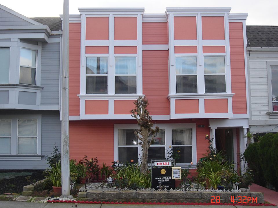 1st image of 960 Wyandotte Ave.