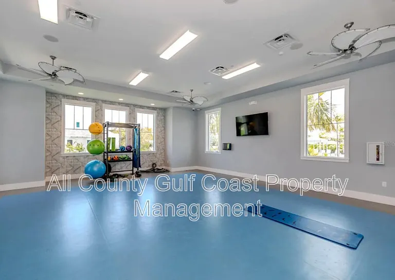 10194 Canaveral Cir — Photo 23
