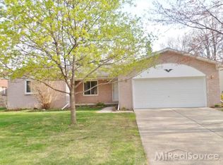 1150 Nicklaus Dr, Troy, MI 48085