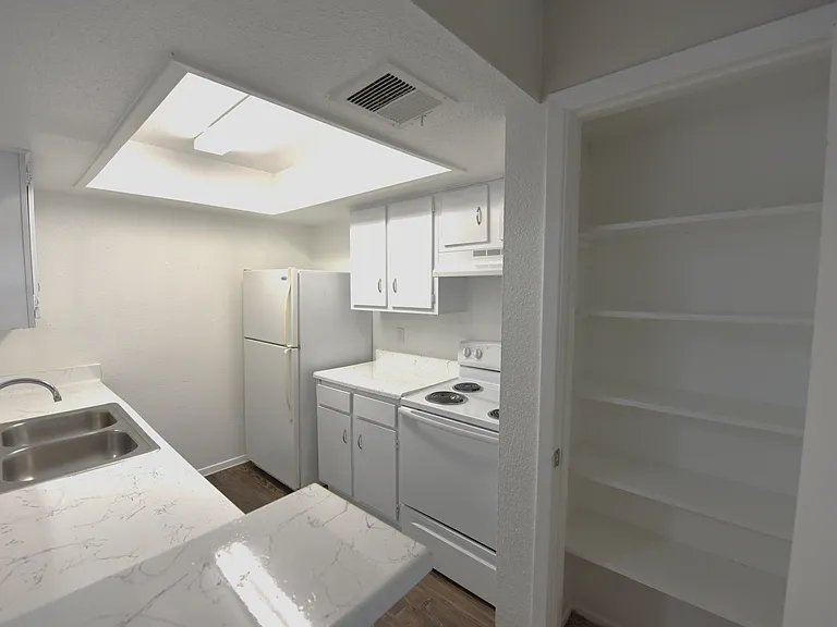 Mariposa Flats — Photo 11