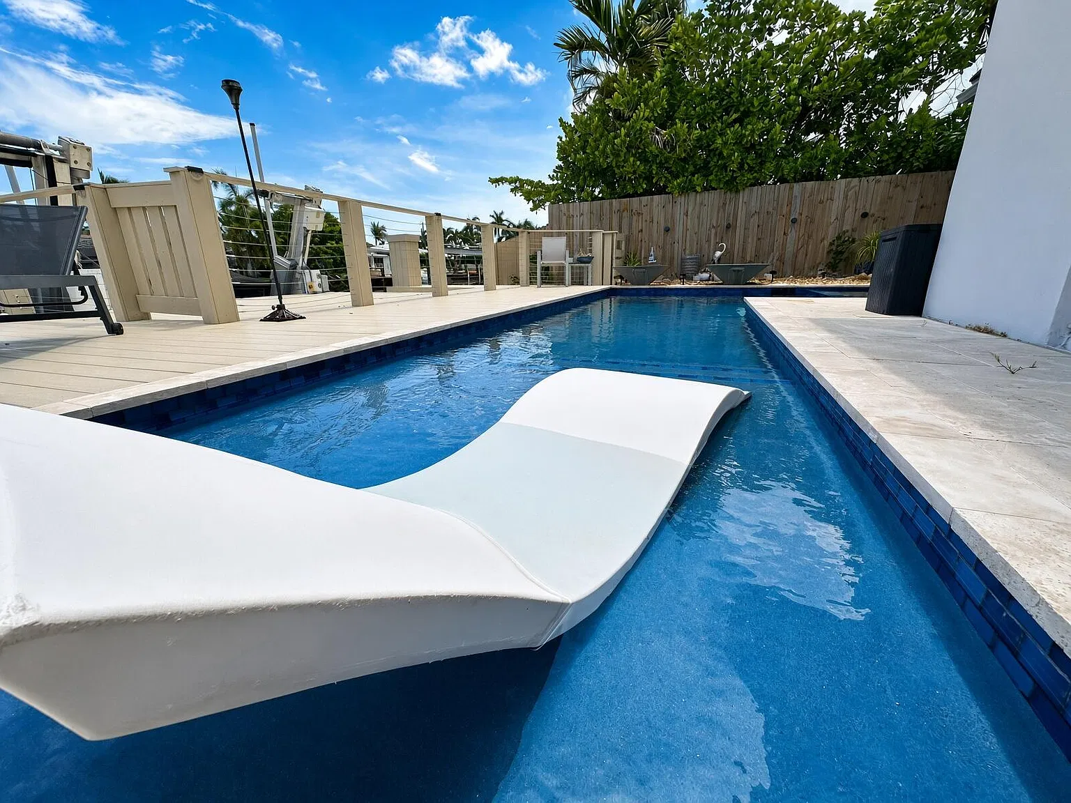 3 bed, 2.0 bath, 1615 sqft, $8,600 — Photo 3