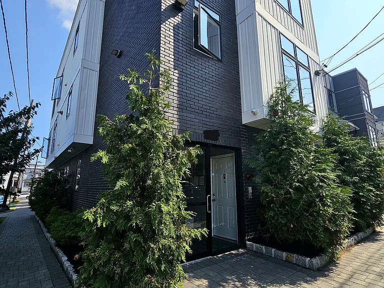 31 12th Ave #1 — Photo 18