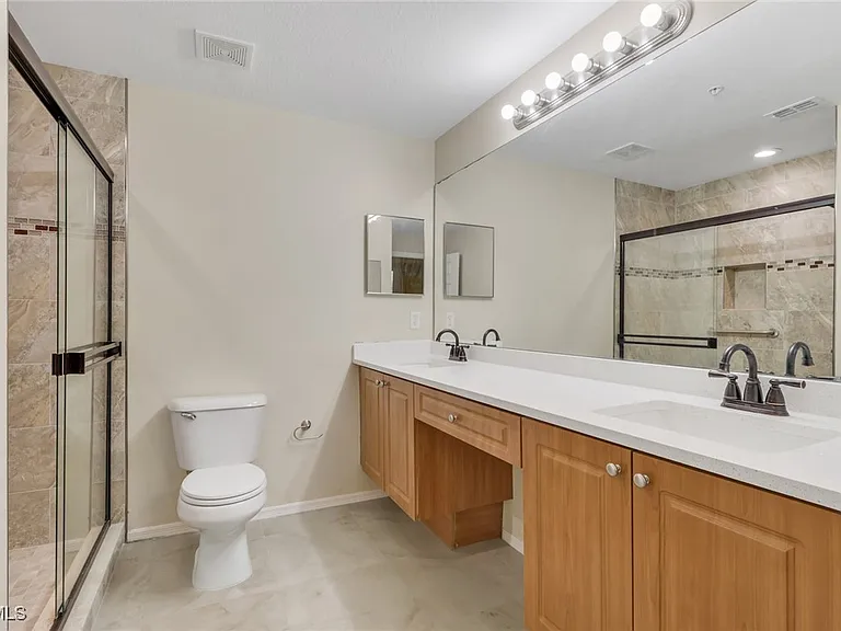 9025 Colby Dr #2111 — Photo 16