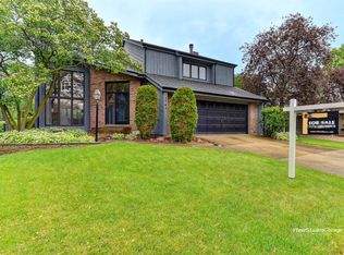 1274 Golf View Dr, Woodridge, IL 60517
