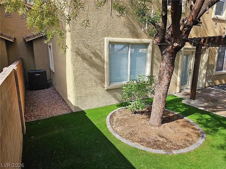 140 Samantha Rose St — Photo 28